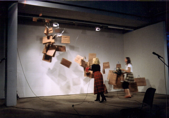 »Z2000«, 2000, Akademie der Künste, Berlin, Installation aus Luis Vuitton Shopping Bags für: High End Performance Art Projekt, Foto: High End Performance Art Projekt
